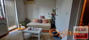 Garsonjera 27 m², Somborski bulevar, Novi Sad, 3. sprat