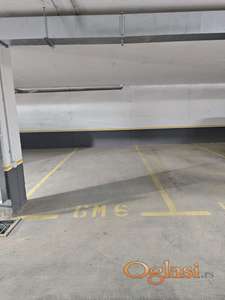 Izdajem garažno mesto Okrugićeva 28