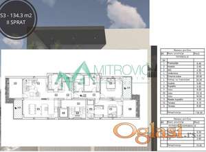 Petrovaradin odličan 4.5 stan 145 m2  + 150 m2 krovna terasa   
