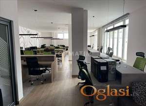 Kancelarijski prostor, 200m2 + dvorište ID#2483