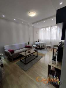 KOMPLETNO RENOVIRAN TROSOBAN STAN KOD MERKURA