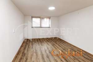 Garsonjera, Šojka, Pravni Fakultet