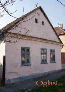 Odličan plac 7 ari sa kućom za rušenje
