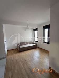 Izdaje se odličan nov, jednoiposoban stan u centru, u Dušanovoj ulici, 33m2