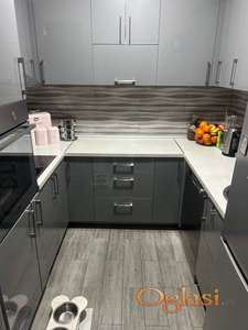 Prodajem namesten stan u centru Crvenke