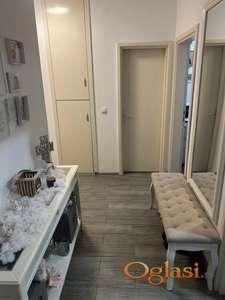 Prodajem namesten stan u centru Crvenke