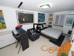Garsonjera 29 m² u srcu Starog grada ID#2760