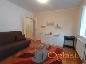 Veća nameštena garsonjera 28m2 - Koste Racina