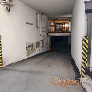 Izdavanje garažnog mesta, 12m2, Bubanj