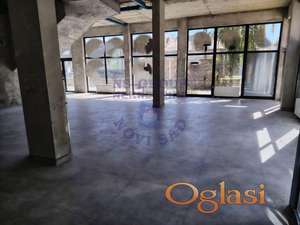 Retko u ponudi. Fenomenalni dvoetažni lokal u samom srcu Podbare