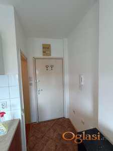 IZDAJE SE GARSONJERA NA SATELITU