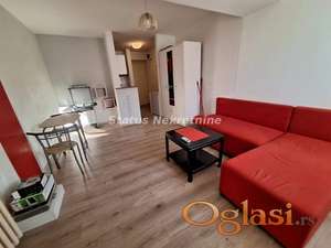 NAMEŠTENA GARSONJERA 30M2 NA BULEVARU, BLIZU STANICE, 250EU