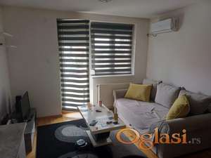 NAMEŠTEN JEDNOIPOSOBAN STAN NA ADICAMA 300 EVRA