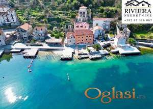 Na prodaju autentična kamena kuća u prvom redu uz more Stoliv Kotor