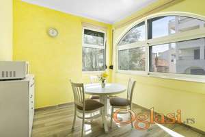 Stan u centru Petrovca ​​- 120 metara od plaže