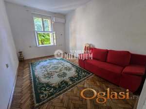 Vanvremenski šarm centra Beograda – Salonski stan u zgradi iz 1927. ID#2264