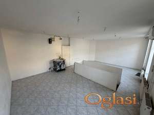 Lokal - 94m2 - Centar