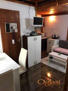 IZDAJE SE NAMEŠTENA GARSONJERA NA PODBARI