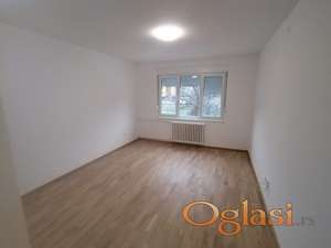 Kompletno renovirana garsonjera na Novom Naselju