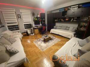 Komforan trosoban stan na traženoj lokaciji!