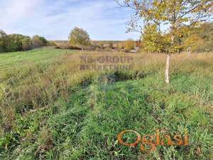 535223-Odličan plac u građevinskoj zoni u neposrednoj blizini puta Novi sad-Beočin.