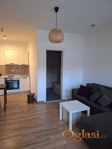 Prelepa garsonjera na Salajci-27m2-250e sa parkingom i režijama