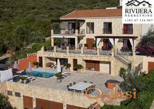 Vila na samoj obali mora Lustica Kotor