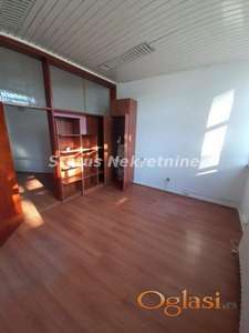 Novo Naselje-Odmah useljiv Poslovni Prostor 26 m2 na Prvom spratu-Zakupnina 150e -potreban je Depozit