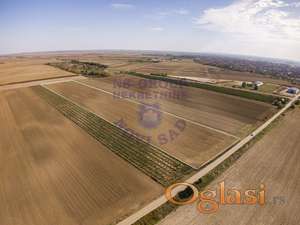 ~ Prostran plac na ulazu u Kać ~