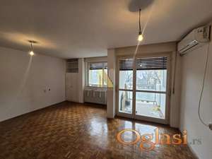 Dvosoban polunamešten stan - Bulevar Cara Lazara