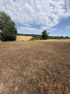 Petrovaradin građevinsko zemljište 573m2 HITNO!