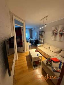 Kompletno namešten dvosoban stan, Centar