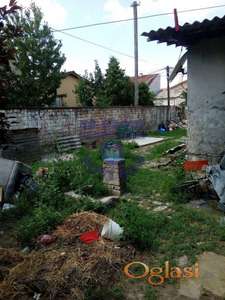 ~ Kuća za rušenje u centru Veternika