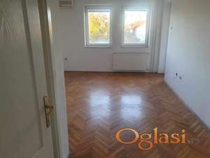 Jednoiposoban stan na Žitnom Trgu !