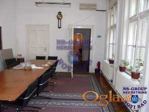 Poslovni prostor, u najlepšem delu grada, na pešačkoj zoni, blizu Dunavskog parka.