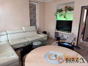  ODLIČNA KUĆA U PETROVARADINU SA DVORIŠTEM 