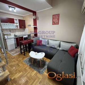 Izdaje se namešten dupleks stan od 40m² na trećem spratu u naselju Nova Detelinara