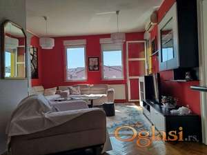 KOMPLETNO NAMEŠTEN ČETVOROSOBAN STAN - CENTAR