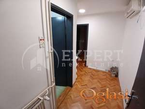 Izdaju se dva sprata u kući u Durlanu isključivo kao poslovni prostor za pravno lice ili preduzetnika 171m2