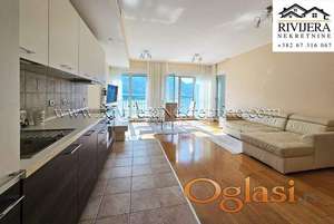 Izvanredan dvosoban stan s pogledom na zaliv Dobrota  Kotor