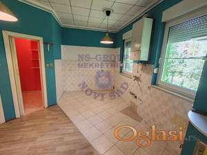 Četvoroiposoban stan na Telepu