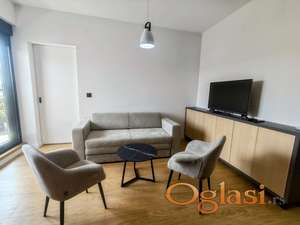 🏡 NAMEŠTEN JEDNOIPOSOBAN 39 m² + TERASA + PARKING – odlična lokacija, blizu centra i Riblje pijace!