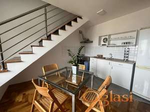 KOMPLETNO NAMEŠTEN, NOVIJI TROIPOSOBAN STAN NA BULEVARU PATRIJARHA PAVLA, NISKI MESEČNI TROŠKOVI