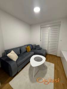 ADICE IZDAJE SE JEDNOIPOSOBAN NAMEŠTEN STAN SA PARKING MESTOM