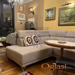 Izdaje se dvosoban stan površine od 50m2 na odličnoj lokaciji - okolina Bulevara oslobođenja