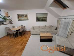 Sjajan četvorosoban stan - nameštan -  sa parkingom