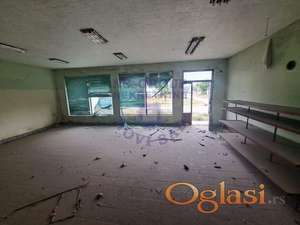 Kuca za rusenje na dobroj lokaciji u Beceju