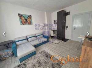 Komplet nameštena garsonjera u Veterniku.