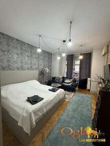 NOV, NAMESTEN JEDNOSOBAN STAN, STRAZILOVSKA (SPENS - CENTAR)