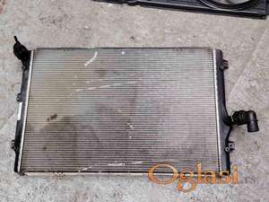 Golf 6 hladnjak vode 2.0 140ks TDI Originalni delovi  Moguca ugradnja delova  Alfa Romeo 147-156-166-159-GT-MiTo-Giulietta Fiat bravo 2 - croma -grande punto -multipla 2 -punto 3 -stilo-idea Freemont Panda 3 500L 500 Lancia ypsilon-delta-musa-lybra Volkswagen Golf 6  Ukoliko zelite da porucite Posaljite poruku preko sms poruke ili pozovite na telefon 0616115961